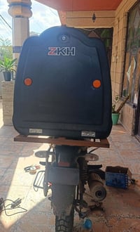 صندوق دلفري استخدام قليل بعده جديد + قاعدة سيبايه للدراجه البولسر نيون...