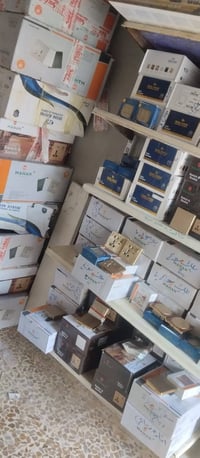 محل للبيع • نقاط كهربائية • شلعة كاملة