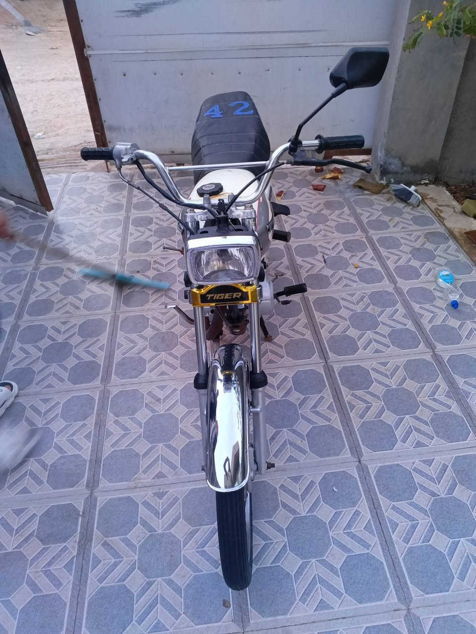 السلام عليكم دراجه تايكر للبيع دراجه حلوه وناعمه كرهيائيات شغاله موديل 2021 مكاني  حله شارع 80 السعر 375 وبيه مجال للشراي يتصل ***********/*********** بيهن واتساب دراجه اوراق
