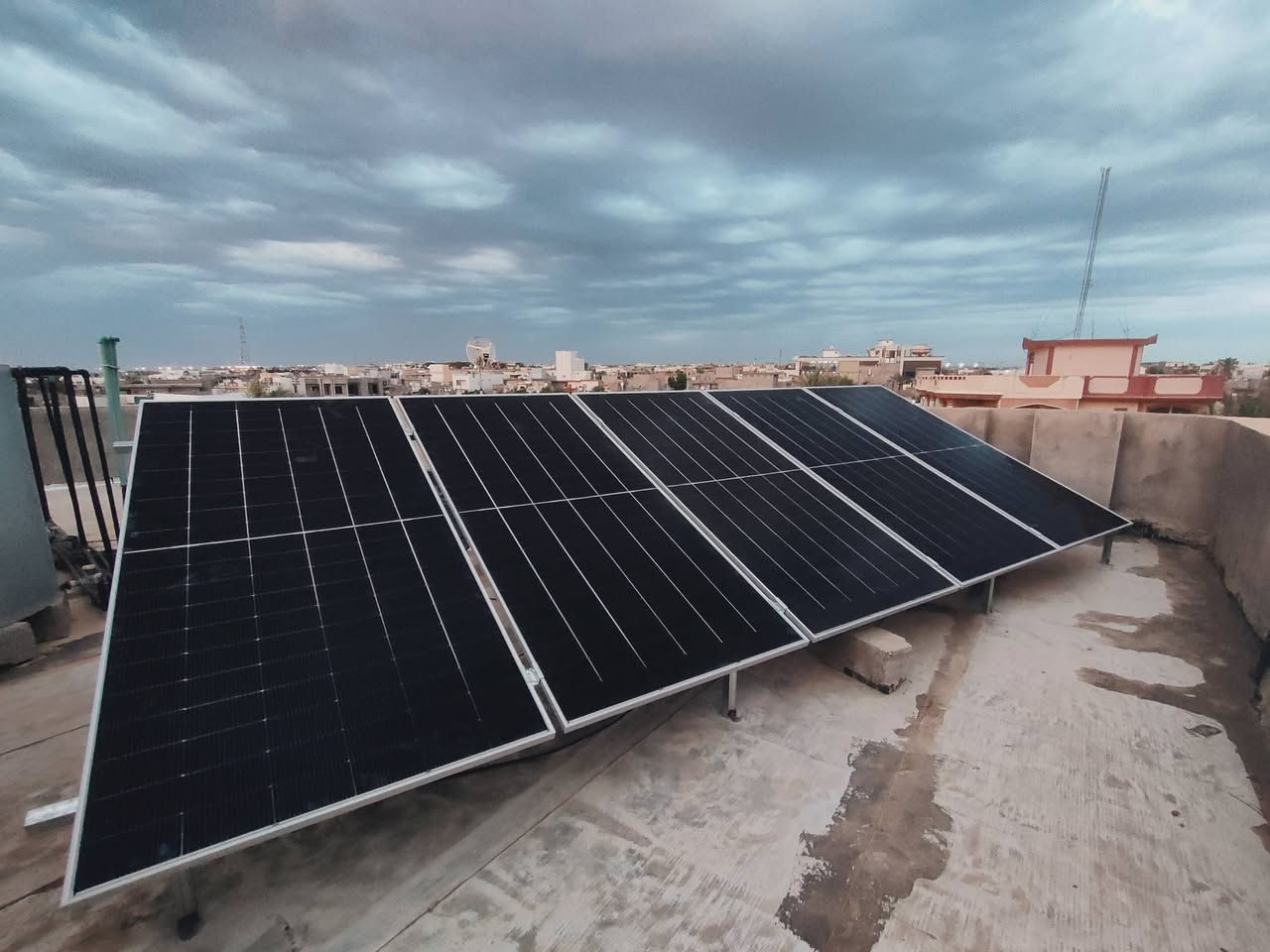📍جلولاء_حي العروبة
تم تنصيب منظومة طاقة شمسية (شركة شيساج)
بقدرة 10امبير نهاري☀️ 8امبير ليلي🌖

تتكون المنظومة من انفيرتر بقدرة3.5 kw✅
وبطارية بقدرة 8 kw✅+بورد سيطرة متكامل✅
مع هيكل حديد مغلون لالواح شركة لونجي عدد 5✅

ضمان البطارية 5سنوات حقيقية✅✅
ضمان الانفيرتر 2سنوات حقيقية ✅✅

للتواصل :
*********** المهندس صالح الحربي
*********** محمد صالح الحربي
