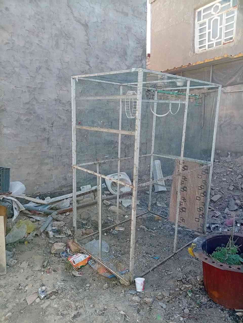قفص للبيع...ارتفاع 1.5م..عرض 2م ... نزال 1م...قيم بمرضات الله موجود واتساب وفيس
***********
