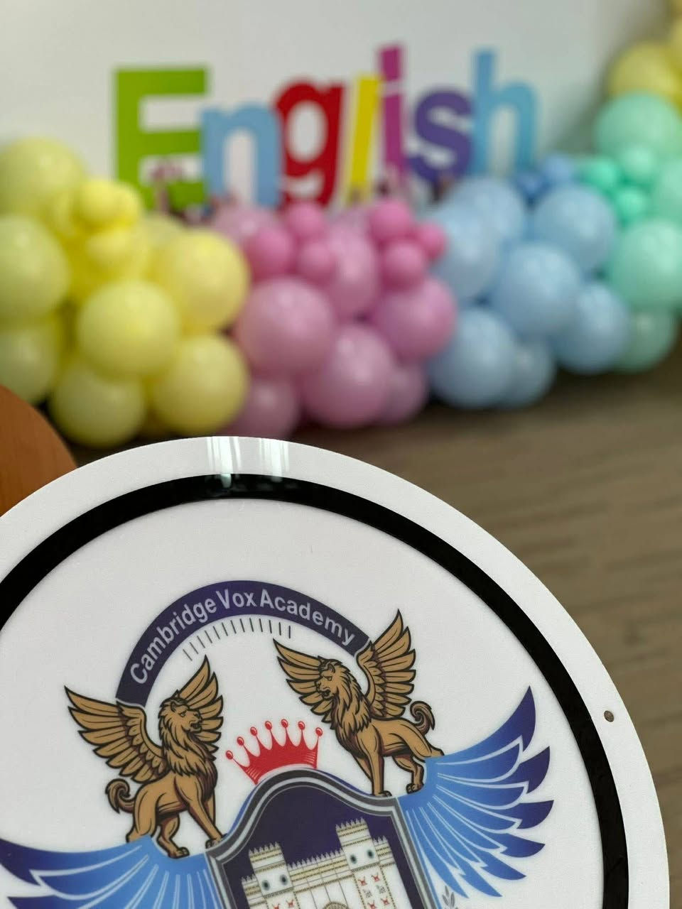 يسعدلي مسائكم بكل خير وسعادة ♥️♥️♥️ لكثره الاسئله عن نشاطات العطله الصيفيه التعليميه المفيده للاطفال والكبار أيضآ لان حدثوو استقبال لحد عمر 18 سنه
أكاديمية صوت كامبرج  Cambridge Vox Academy   دخلوو واستفسرووو اكثر 👍🌹
🎉 العطلة قربت... وفرصة المرح و التعليم بدأت! مع اقتراب عطلة الأطفال، حان الوقت لاستغلال وقتهم في شيء تعليمي ترفيهي مفيد وممتع!

لذا نعلن لكم عن فتح باب التسجيل في كورسات اللغة الإنجليزية للأطفال 
💢 نعتمد على مناهج دولية متطورة تدمج بين التعلم والمرح  بطريقة تفاعلية تناسب أعمار الأطفال من 5 إلى 13 سنة.
💢مناسب للأطفال من عمر 5 إلى 13 سنةتعلم، ترفيه، وتطوير مهارات في بيئة محفزة وآمنة. 

دع أطفالك يستفيدون من الصيف! 🎉 سجلهم الآن . 

✨يبدأ الحجز والتسجيل من تاريخ 1/3 والمباشرة  15/5 *********** ⭕️العنوان : داخل بسمايه (معهد دار المعرفه) 

#لغة_إنجليزية_للأطفال #الحاسوب #العلوم #تعلم_ممتع #صيف_مثمر
@إشارة
#سكره_نمبروان
#ترندالمشاهير
#جيش_سكره
#مشاهيرالعراق
#سكره_ترند_بسمايه
