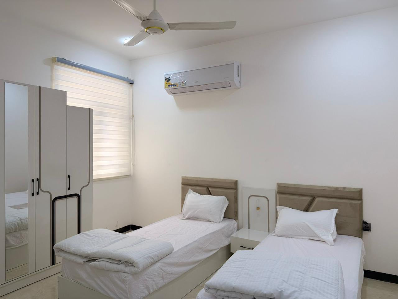 شقق مفروشة للأيجار بموقع مميز في الكرادة
***********
