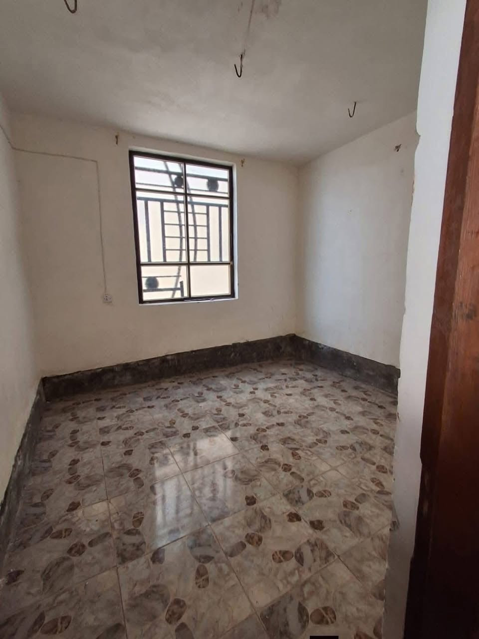 ـــــــــــ السلام عليكم دار للايجار ــــــــــ 
قرب الامام بعد كيلو ونصف نهاية شارع ابو طالب حي الزهور المساحة ٦٠م مربع يحتوي غرفة واستقبال وصالة ومطبخ وصحيات طابق ارضي للاتصال ‭ ***********
***********
