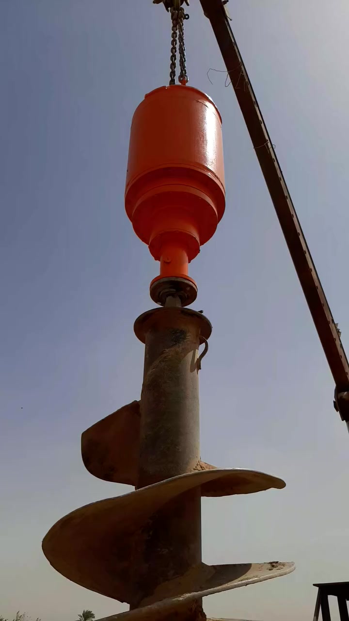 جهاز حفر قوي
قادر على حمل برينه من 40 سنم و/100 سنم
هيتاشي ياباني لا تخلي يفوتك

*********** هاتف + واتساب
