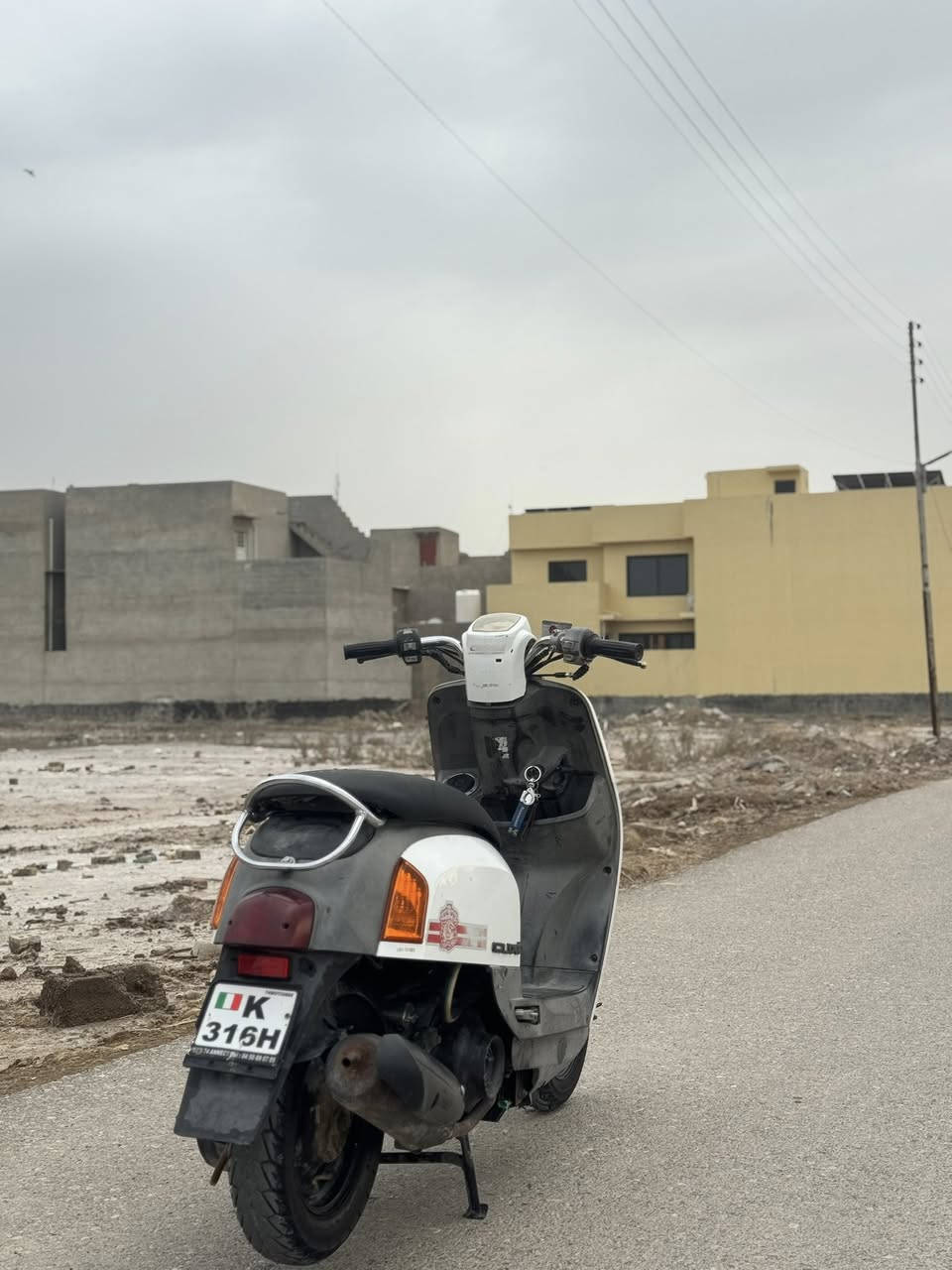 ماكـس بوليسي 2009 الدراجه كفاله خير من الله مكينه خرسه ممفتوحه كابريتر بلادي  الدراجه مولحه كلها شغاله سلف هندر اشاير زنون عالي ناصي كفرات ختم سعرها 575 وبيها مجال قليل 
❇️مكانها ديالى الخالص هبهب للاستفسار ***********
يولد المو شراي لايتعبني وخادم الكم ❤️
