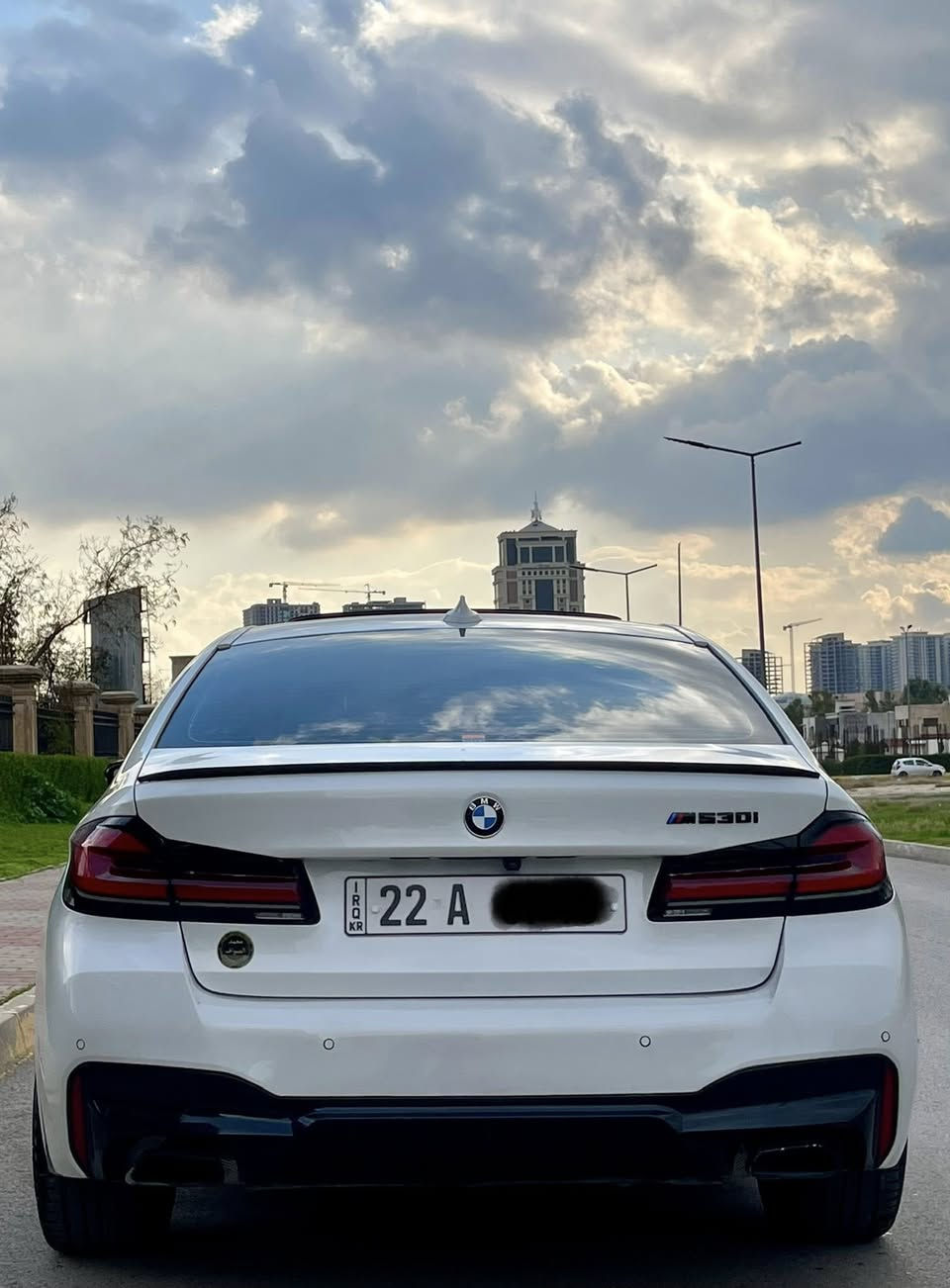 السلام عليكم
BMW 530i 2022 

السياره كلين تايتل 

والسياره مغلفة كامل PPF

ماشية 55 mil فقط

اعلى فئة من ناحية المواصفات 

سماعات هارمن كاردن 

داخل ملكي 

ليد داخلي 

حساسات 360 درجة

تدفئة بالمقاعد 

داتاشو 

مقاعد مال 740  

بيها فقط PDR بسيط جداً 

السياره موجودة باربيل

السعر : 355 وبيها مجال 

***********

***********
