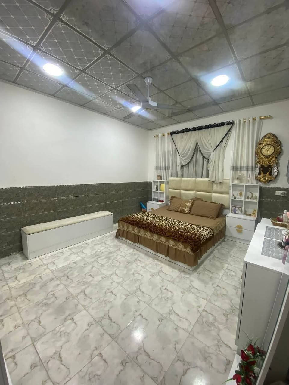 #عروض_مكتب_الدار_للعقار
دار للبيع

الملايين الثانية

قرب جامع العادل

المساحة 100 م مربع واجهة 10م 

ط1 غرفة نوم واستقبال ومطبخ وصحيات

ط2 ) 3غرف وصحيات وبيتونه

سند زراعي قرار 25

خدمات كامله /ماء/ كهرباء /تبليط 

للاستفسار أكثر اتصل على الأرقام 

***********

***********

***********
