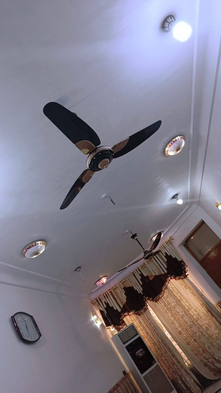 السلام عليكم الدار للبيع
مساحه: 250
طابو صرف 
الموقع: حي العسكري - قرب المستوصف النموذجي و ملعب الميلاد 
للاستفسار الاتصال على الرقم التالي 
***********
