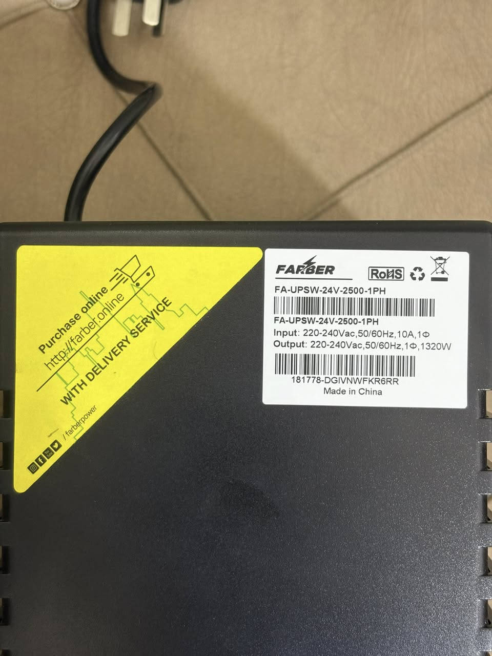 UPS FARBER 2500VA
بي شاشه LCD تعرض الفولتيه الداخله و الخارجه و نسبه شحن البطاريات و الحمل و باقي المعلومات 
يحتوي على برنامج تگدر تحمله و تتحكم بالجهاز بشكل كامل
و بي معادل فولتيه اذا عاليه يخفضها و اذا ناصيه يرفعها (فولتيه تطلع مستقره)
و بي اربع مخارج للكهرباء و فيوز 
و بي وضع صامت تگدر تشغله من خلال الدگمه الي موجوده بي او من خلال البرنامج 
بدلتله بطاريات اصليه قبل شهرين و حالتهن زينه 
بس الشاشه بيها بكسلات شويه مطفيه و مبينه بالصوره شويه على ارقام الفولتيه ما مأثره على نسبه الشحن و باقي المعلومات 
و كلشي مبين بالصور الجهاز نضيف و كارتونته و كيبلاته كلهن موجودات 
السعر 120 
مكاني كربلاء و عندي توصيل 
***********

