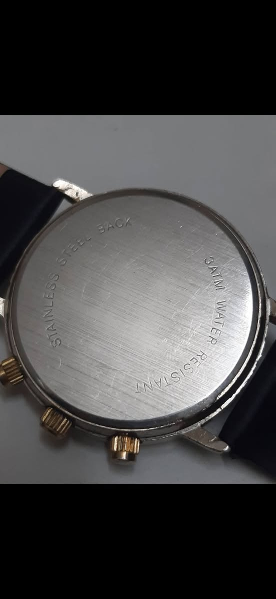 تحية طيبة
#Sekonda_Lunar_Calendar_Vintage_Axcess_Sport_CALENDAR_MOON_PHASE_QUARTZ_MENS_GOLDEN_BROWN_DRESS_WATCH.
#سيكوندا
كوارتز إنتاج الثمانينات الاتحاد السوفياتي القديم فنتج .
ساعة كلاسيكية تتميز بمؤشر لاطوار القمر التقويم القمري ونظام التقويم المحيطي حيث يحيط بالقرص أطاران داخليان يدوران٠ لعرض ايام الأسبوع والشهر بالكامل .
مع سنتر ثواني منفصل وأرقام روماني وعقارب كلاسك .
القطر 37mm
ملم . نظافة ممتازة جدا جدا .
الشحن والتوصيل متوفر لكل مكان ان شاء الله . التواصل والحجز خاص لطفا .


**إذا كنت صاحب هذا الإعلان وتريد حذفه لأي سبب، رجاءا أرسل رسالة إلى الدعم الفني**