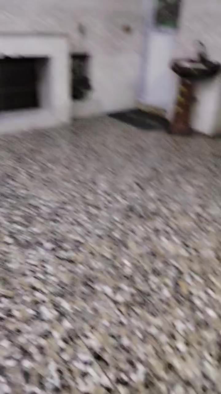 السلام عليكم بيت للبيع حي نصر قرب فلكت حي نصر وره المعارض بناء جديد بلوك قلب درجه اولى طابقين 4غرفواستقبال ومطبخ حار وبارد حمامات اثنين بيت جاهز
خير من الله فقط الطابق الثاني نقص كاشي والصطح شتايكر 
الستفسار اتصل على رقم ***********السعر 95وبي مجال
