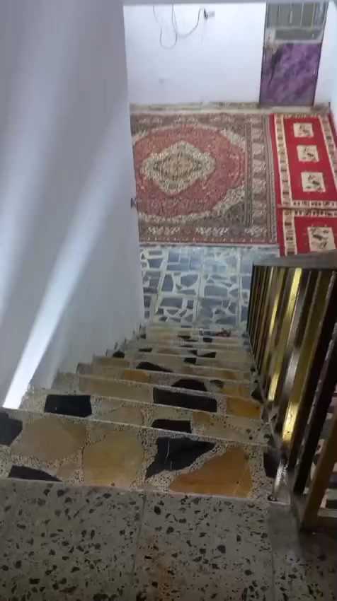 بسم الله وعلى بركة الله 
300م مربع طابقين مسلح للبيع فقط السعر مناسب قياسا باسعار المنطقه طابو ملك بوجه ثاني فرع عن يسار مطعم الامير للتواصل واتساب او مازنجر او اتصال على الرقم ***********
يحتوي 6 نوم استقبال مطبخ حولي الكابق الثاني نفس الاول بالتصميم والنظافه بالكون على طول الجبهه 
ترك خلفي حديقه اماميه وكراج وحديقه جانبيه مساحه 80م 
البيت عالي عن الشارع والمنطقه كاملة الخدمات 
السعر خاص ومناسب تقريبا 
رجائا فقط الشراي يتصل او يراسل 
وتحياتي للجميع
