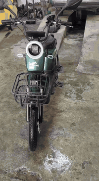 السلام عليكم دراجه شحن لبيع 
نوع ALKURO
باتريات حجم كبير 48 فولت 20 A
تمشيك شحنه وحده 40 كم 
الدراجه حيل نضيفه 
بيه مسجل و استاند تلفون و كهربائيه كله شغاله
السعر 350 بي مجال و امروس ويا ماكس 
***********
عنوان كركوك
