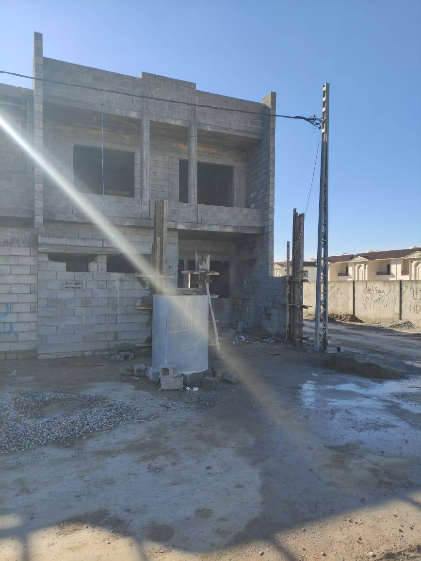 سلام عليكم اخذ مقاولات لقطعه 100متر  اخذهه 10ملاين اسلملكياهه هيكل شغل نضيف للستفسار نتصل ***********
