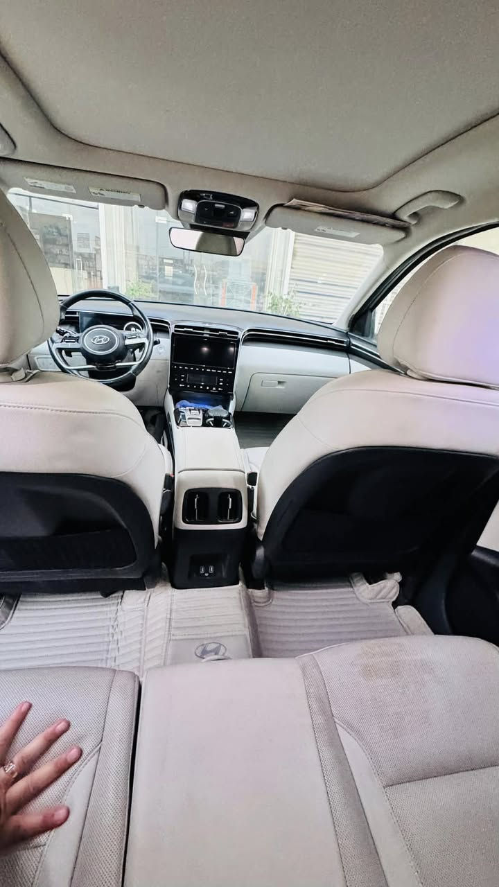 ......هونداي توسان بانزين 
موديل2022
....لمتد فوووول مواصفات بانوراما 
......... أعلى فئة بالتوسان جديدة جدَّاا 
محرك 2.5
........لون سلفر فضي
..داخل جلد ابيض
 
......المواصفات 
.... لمتد vip فول الفول أمريكي 
لون السيارة سلفر فضي 
.............. LIMITED VIP
1- بصمة تشغيل 
2- بصمة أبواب لمس دخول ذكي 
3- بنوراما على طول السيارة 
4- صندوق كهرباء شفط 
5- كامرات 360 درجة
 ( جانبية - أمامية - خلفية ) 
6- كامرات مع الأشارة 
7- السيارة تتقدم وترجع بالبصمة 
8- تبريد وتدفئة بالكشنات كشنات أمامية وتدفئة بالكشنات الخلفية
9- رادرات وسياقة ذاتية 
10- الكشنات الأمامية كهرباء 
11- أضواء محيطية 
12- كشنات خلفية هيتر 
13- مرايات تعتيم ذاتي 
14- أبل كار بلي 
15- أندرويد أوتو 
16- شاشة دجيتل 3 أشكال للقيادة 
17- أشاير ترحيب 
18- أضواء أمامية LED زنون 
19- أضواء خلفية LED
20- نظام سماعات BOOS
21- فول أوامر صوتية 
22- جامات أوتو 
23- قطعتين تبريد 
24- إشارات ب المري
25- كير دگم 
26- شفتات ستيرن 
27- تحكمات ستيرن 
28- السيارة تو ويل 
29- هاند بريك بصمة 
30- شحن واير ليس 
31- منافذ شحن 
32- أوتو هولد 
33- تشغيل عن بعد 
34- السيارة أوتو بارك 
35- حساسات أمامية 
36- حساسات خلفية 
37- گير ٣أنظمة أيكو وسبورت ونورمل 
38- رادار أمامي رادار خلفي رادار جانبي 
39- نقطة عمياء 
السعر )185($
وبعد بيه هوآآي مواصفات 
بيع او مراوس 
رقم الشاصي من ضمن الصور

السيارة بدون رقم 
العنوان بابل المركز
تلفون أو واتساب
***********
***********
