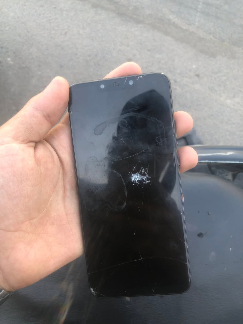 تلفون هواوي يشتغل فقط الشاشة محترمة يرادلها تبديل و يشتغل الضهر بي فطور لاكن ما ماثرة المهم ابيعة فحم سعرة 15 الف اول واحد يجي عليه بالعافية مكاني بغداد حي الجامعة ***********
