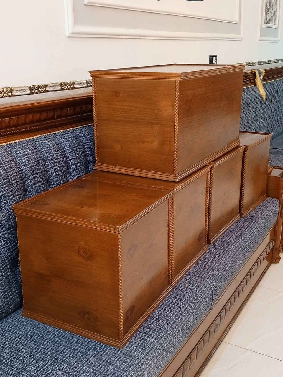 طبلات ستقبال صاج
العدد اربعه + وحده كبيرة 
السعر ١٥٠ الف وبيهن مال 

***********
