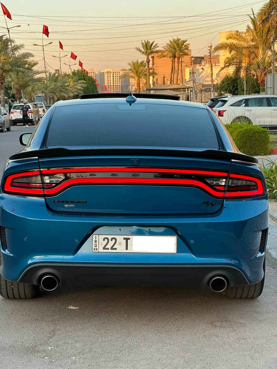 سلام وعليكم
جارجر اخر اصدار 
موديل 2023 R/T
ماشيه 26 
محرك 5700
رقم اربيل تحويل مباشر 
فول مواصفات 
فتحة سقف 
رادار امامي 
نضام سوبر تراك باك 
نضام سبورت 
حساسات 
شاشه كبيره 
شفتات استيرن 
داخل كنتاره وجلد 
محرك وكير كفاله بعدها بلاد بوضع الشركه صوتها بلاد 
السياره كفاله بدون صبغ وبدون تبديل كفاله لغد وشواصي حادثها فقط نص جاملغ الامامي وراجع بارد نفسه لاتبديل ولا صبغ 
السياره كفاله من كلشي 
مكان السياره بغداد الكرخ
السعر 260 $ 
الهاتف ***********
