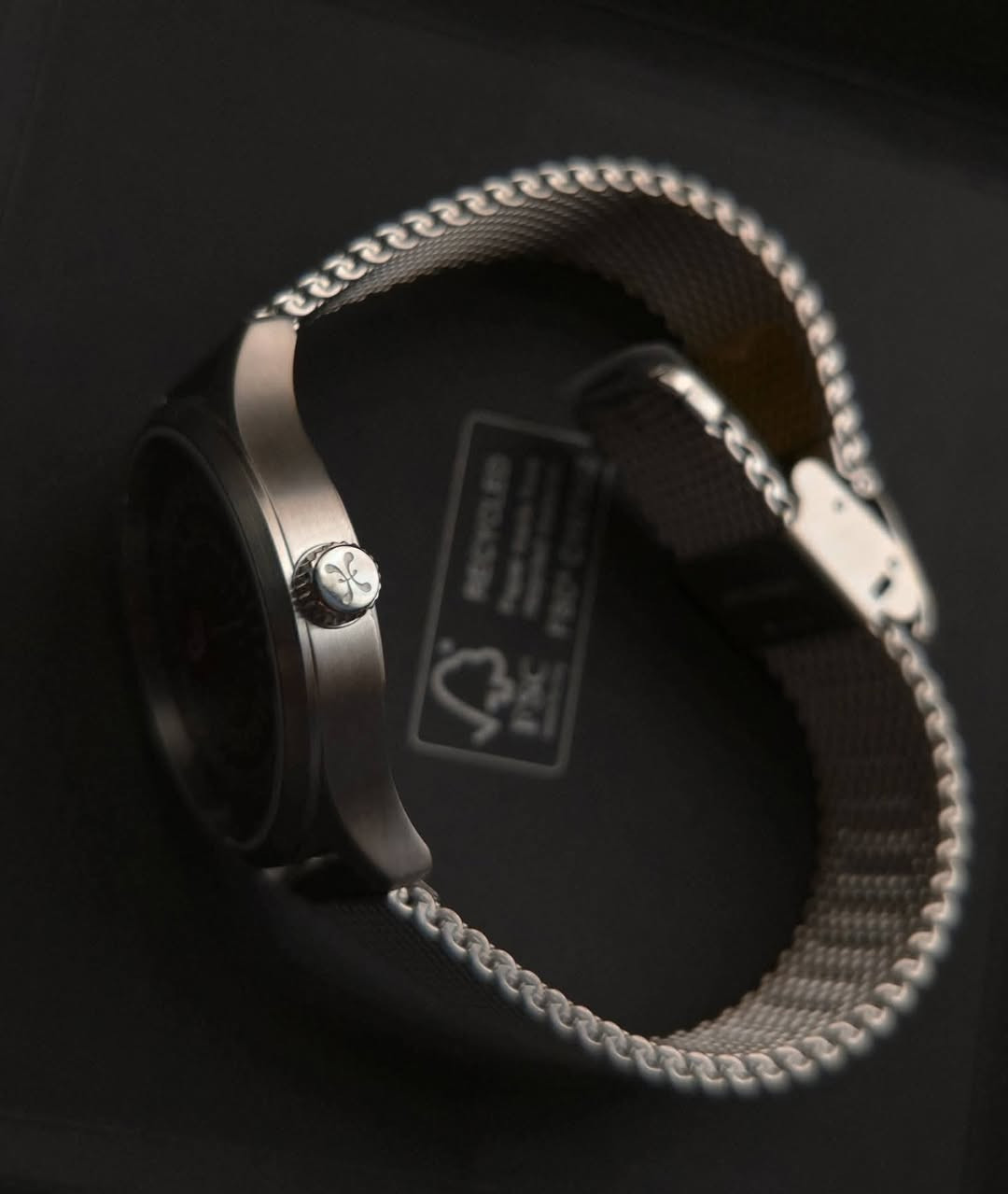 #BERNHARD_H_MAYER.
براند اج ماير/ اسماء الله 
#إصدار_حديث .
#حـجـم 36 ملم 
كوارتز /سويسري /أصلي .
#ســــعـــــر 285 دولار .
للإستفسار :
             الاتصال :  *********** .

                                او 

زيارة الــمــحلـ(السفير للساعات) عنوان حي اور شارع الـ٦٠٠.
