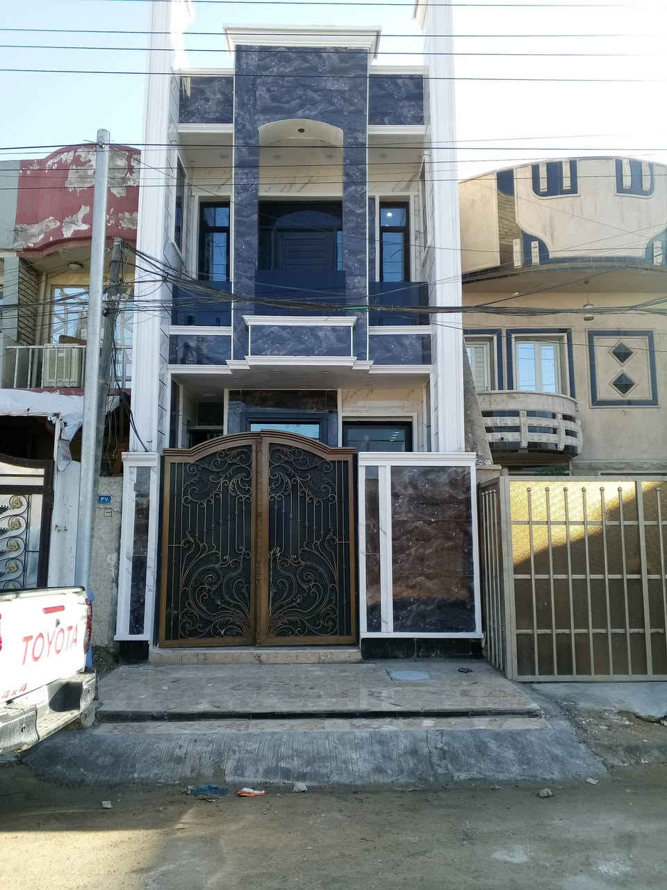 بيت للبيع مساحه 84متر واجه 4نزال21 يحتوي 3غرف نوم خدمات عدد 2 مطبخ حار بارد ديكورات
كراج بيتونه كبيرة سطحين أمام البيت تشجير
الشعب ضباط الكويتي بضهر حلويات جاتو باريس 
البيت يحتوي على بيانو درج
ابواب قاصه شبابيك المنيوم بيت نضام بروفايل 
شبابيك دبل جام أبواب صاج درجه اولى بيت مدخلين اضلاع مستقله
*********** السعر 240وبي مجال
