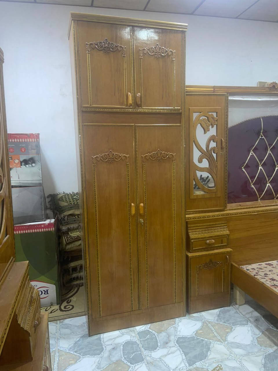 غرفه عراقيه فخمه استخدام قليل
السعر مليون ١٠٠٠،٠٠٠ العزيزيه منطقة الشباب 
للاستفسار ***********
