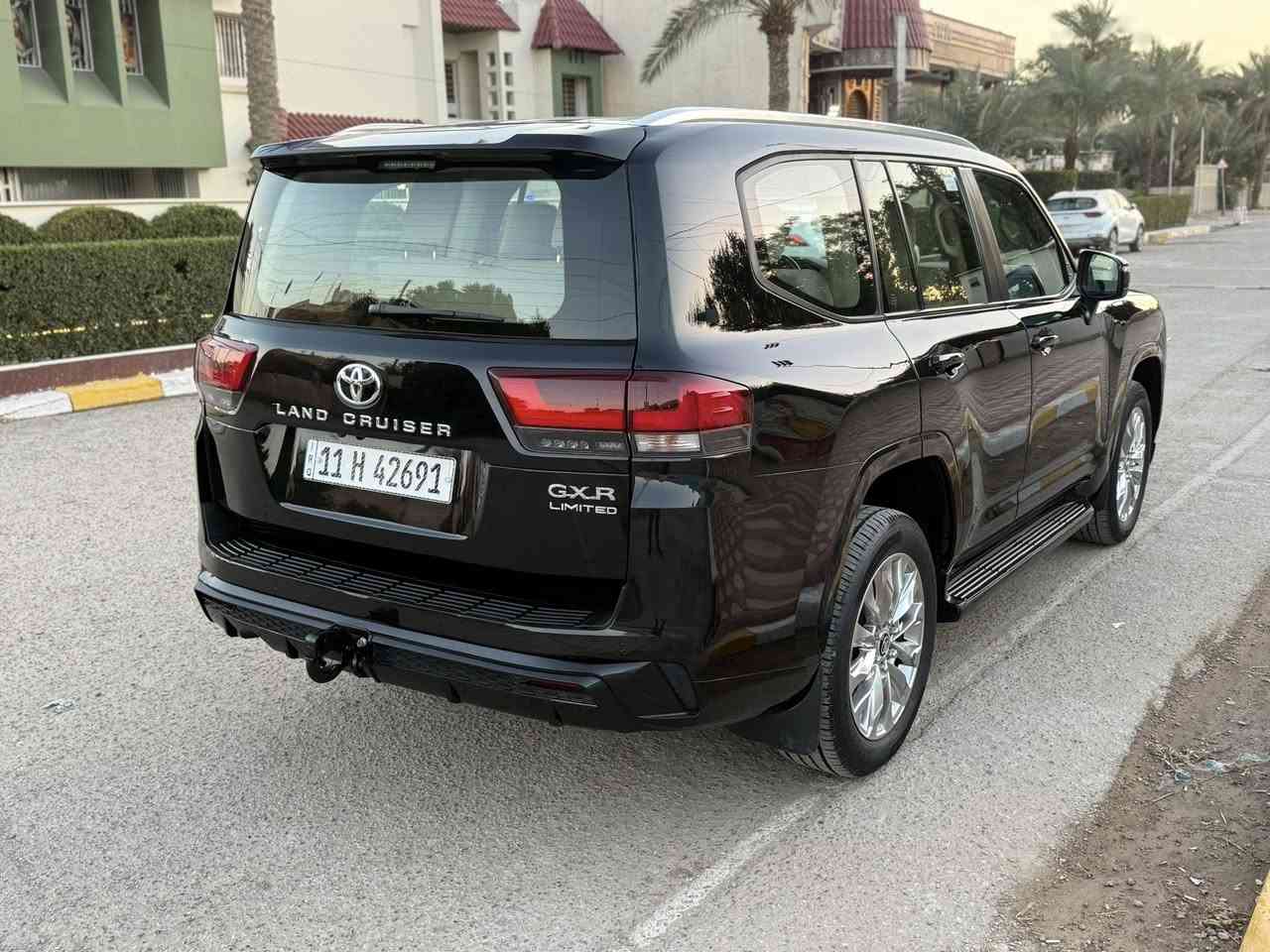 السلام عليكم لاندكروز 2022 رقم بغداد بسمي GX ساز اصل بدون فتحه مكفوله من الصبغ والضربه بيه بارد مقدار شبر جاملغ خلفي + باب السائق مفتوح بدون اي ضربة او تبديل سيارة جديدة على وضع الشركة ماشية 51 للاستفسار *********** السعر 525 ورقة مكان بغداد
