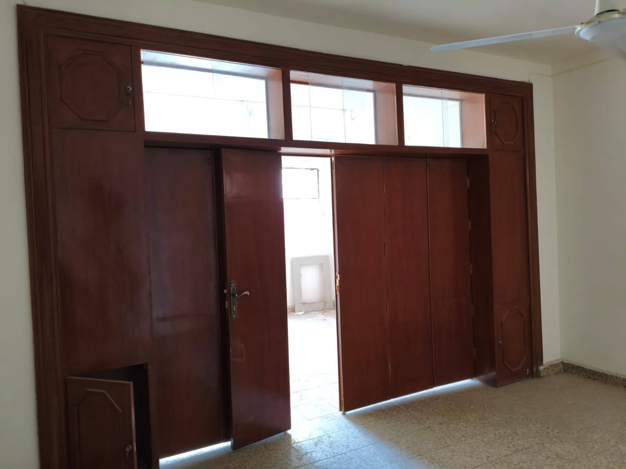 سلام عليكم باب دفتريه عرض4متر ولعلو3متر سعر مناسب ***********
