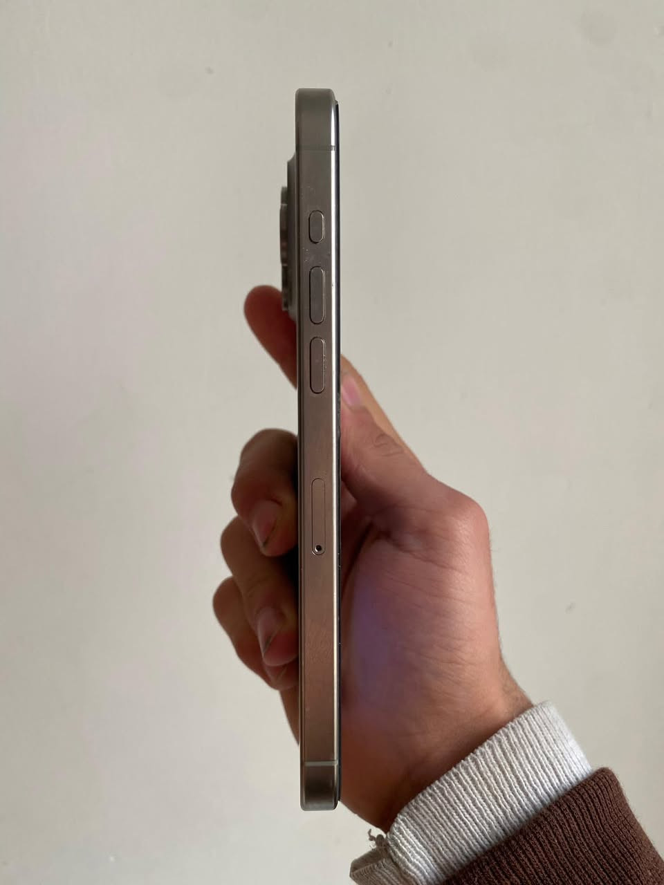 15 برو ماكس
ذاكره 256 
بطاريه 88 بلادي 
كاترتون غراض كامل 
مبدل شاشه اصليه 
جهاز كامل بدون اعيوب نضافه 100 بس فيس إيدي لازم برمجه يحتاج فقط

مراوس 14 برو ماكس او 13 برو ماكس مع فرق 
***********. واتس او اتصل
