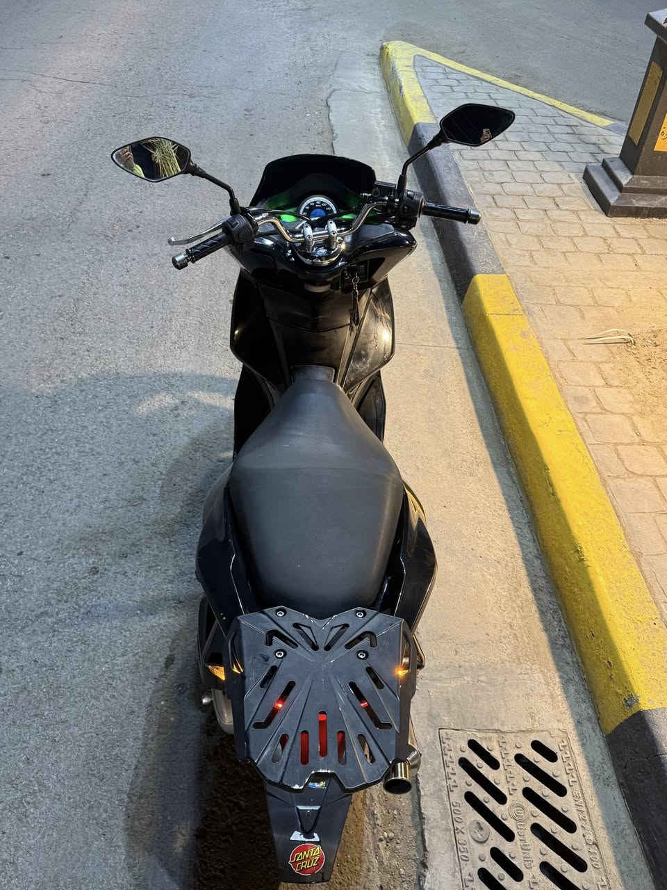 دراجة pcx ياباني 150cc
كهربائيات كلها شغالة 

حساس ازدحام و ستان حساس 

السعر 13 ورقة مكاني شارع فلسطين 

رقمي ***********
