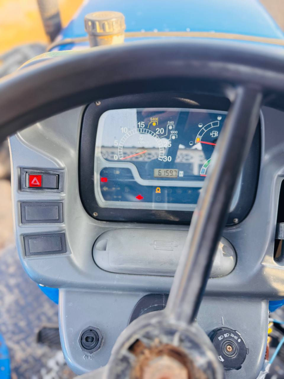 السلام عليكم 
نيو هولند حجم 80
موديل 2016 
مكينه جديده 
رقم ديالى 
العنوان واسط شيخ سعد 
الاتصال 
***********
***********
