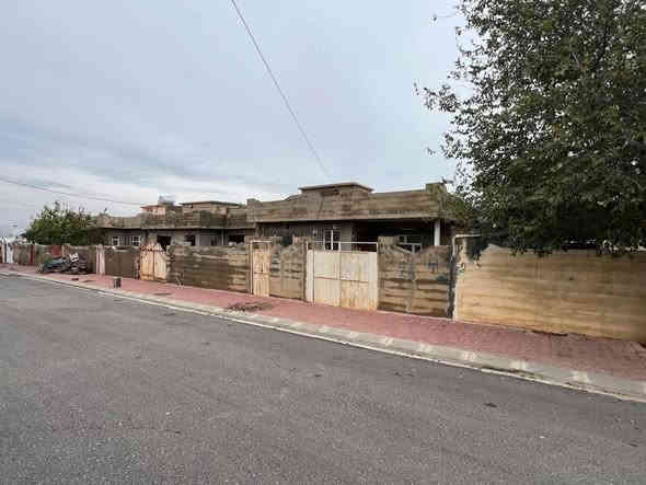 خانوو بۆ فرۆشتن لە هەڵەبجەی شەهید 
نرخێکی زۆر گونجاو 

گەڕەکی شۆڕش  
هەموو خزمەتگوزارییەکی هەیە  و لە هیچی کەم نییە 
ڕوبەر  ٢٢٠ مەتر 
ڕوو بە عەبابەیلێ 
 کۆڵانی بەرز و خۆش 

٢ نوستن 
هۆڵ 
میوان 
مەتبەخ 
مشتەمەلات 
حەوشە خارجی 
مەدخەل

دور لە هەموو کێشەیەکی یاسای و کۆمەڵایەتی 

***********
