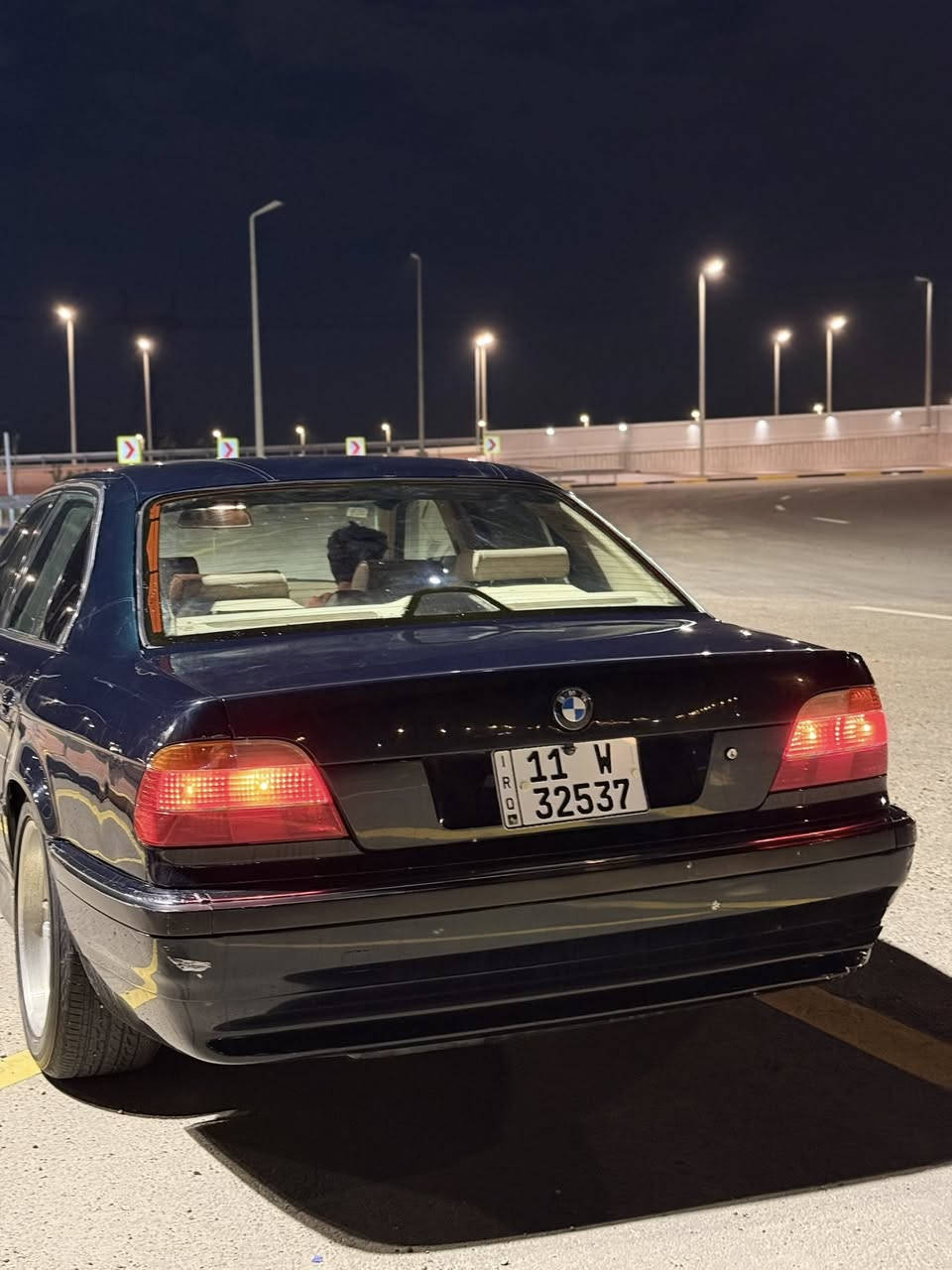 يدور نضيف بي ام للبيع السياره 8سلندر  باسمي رقم دولي بغداد كير مكينه حداده طوبه تبريد  شغالل وثلج باتري جديد ماي راديتر اصلي كشنات جلد كهرباء تخم تاير غرفه بلكارتون مصبوغه جماليه فقط بدون ضربه السياره ترايك لبغداد كلها شغاله وكلها بلاد لا تقارنها بلمهجومات  (سعرها 90) وبيها مجال حك الجيه فقط  مكاني بصره حيانيه ورقمي ***********
