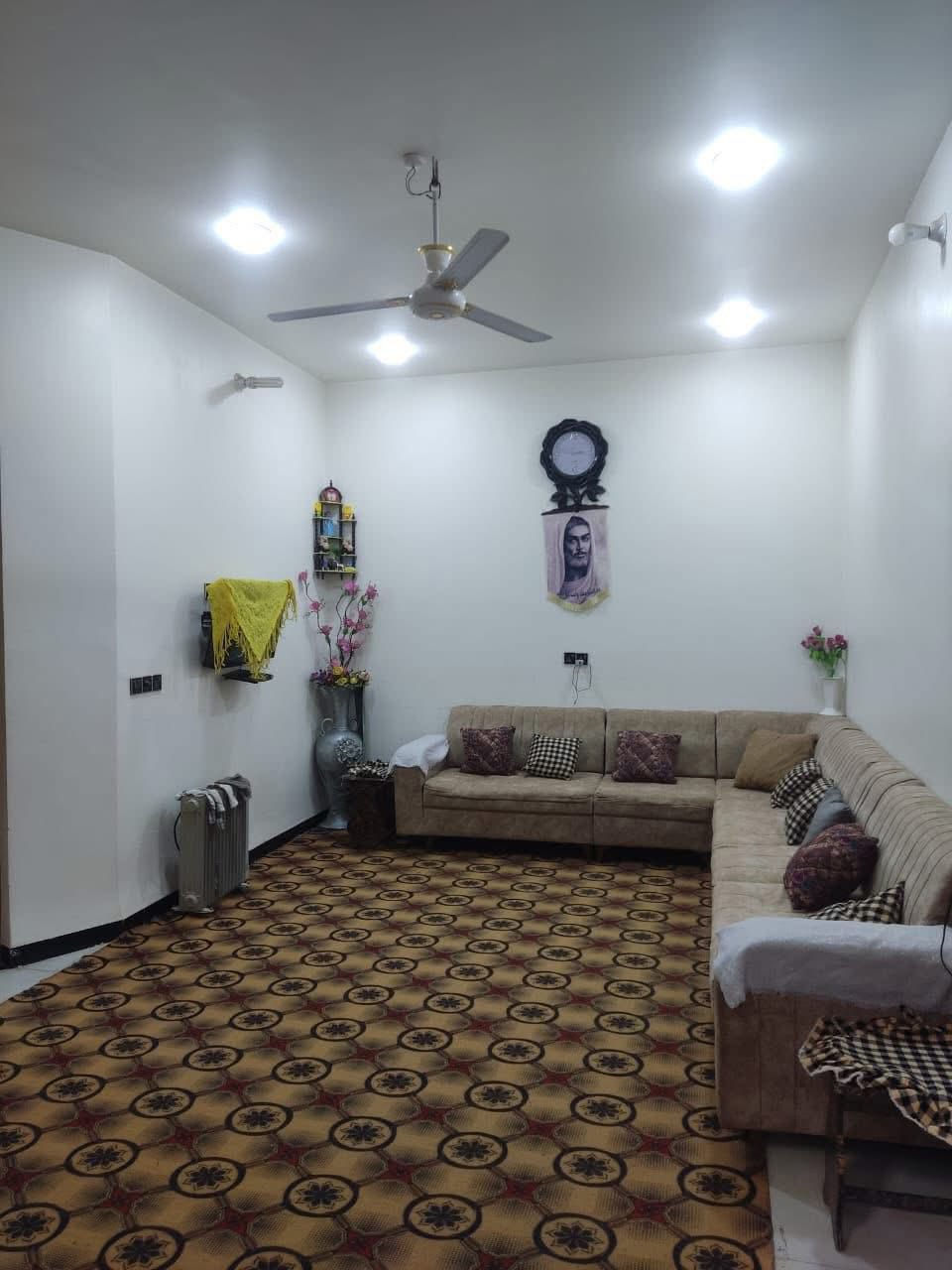 #دار_لـلبـــيـــع 📐 المساحة: 470متر📍 الموقع: مجمع توحيد العفلوكي – شارع معمل الكاشي – قرب المركز

💰 السعر: 150 مليون (قابل للتفاوض)

مواصفات البيت:

 • طابق واحد
 • كونكريت مسلح – بناء طابوق

محتويات البيت:

 • استقبال
 • صالة
 • غرف نوم عدد ٢
 • مطبخ حار + مطبخ بارد
 • صحيات داخلية
 • صحيات خارجية

⚠️ ملاحظة:
كراج البيت والصحيات الخارجية غير مكتملة (صبة نظافة فقط
~~~~~~~~~~~~~
#أعرض_عقارك_معنا 
~~~~~~~~~~~~~~~~~~~~~~~~~~~~~~~~~~~
🔺#للاستفسار الاتصال ع الأرقام التالية 
ارشد ***********📲 
حسن http://wa.me/+964*********** 📲  
—————————————————————
او زيارة مكتبنا متواجدين من 11 صباحاً الى 8 مساء
🔺مكتب دره المشرق للاستثمار والتطوير العقاري 
🔺العنوان:-حــي الـجـزائـر الشارع العام مقابيل مطعم باسم ابو المحشي
