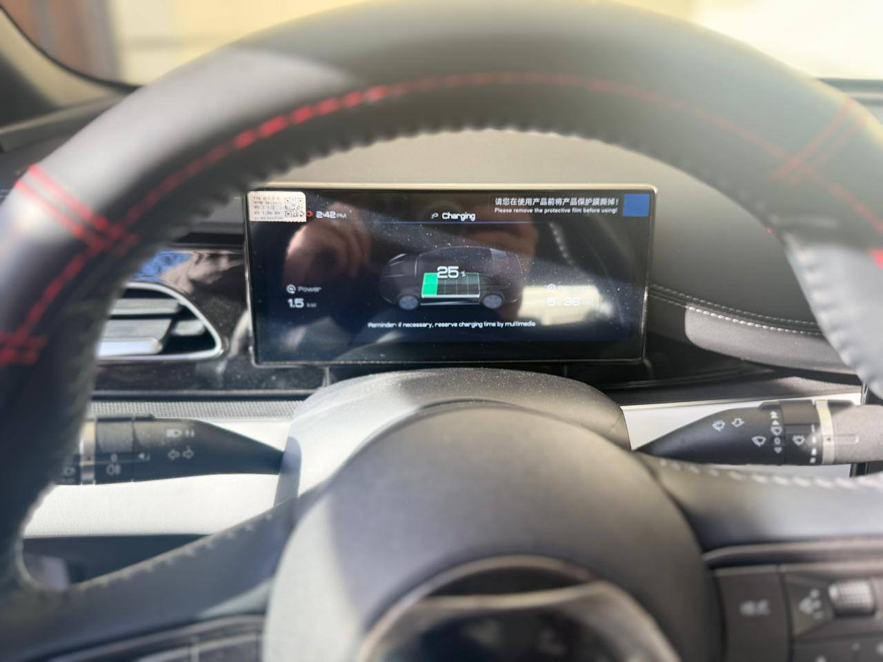 السلام عليكم سيل ٦ ابيض موديل ٢٠٢٥
مرقم كامل بغداد 
عداد ١٠٠٠ يعني اخت الزيرو 
عدت السياره كامله مكمله حته الشاحنه اصليه وياها 
السعر ٢٤.٨٠٠ مرقم كامل بغداد 
المواصفات // 
 كشن كهرباء . داخل جلد ابيض . حساسات . 
رادارات . نسخه 120 كلم . شاشه كبيره دواره . 5 كاميرات
حساس امامي 
حساس خلفي 
شاشه منزله برامج وجاهزه 
الاستفسار ***********  
مكان السياره بغداد الدوره
