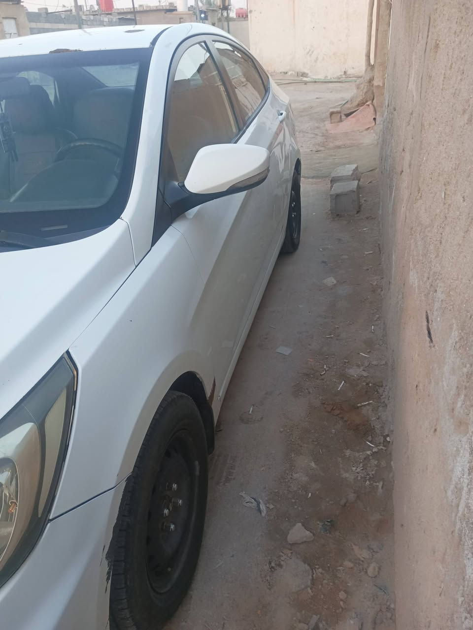 موديل 12 محرك 1600 با اسمي رقم إنكليزي بصره بيها بس هذني الكدام العين مابيها شي بعد محرك نفخه بسيطه 72 وبيها مجال ***********
