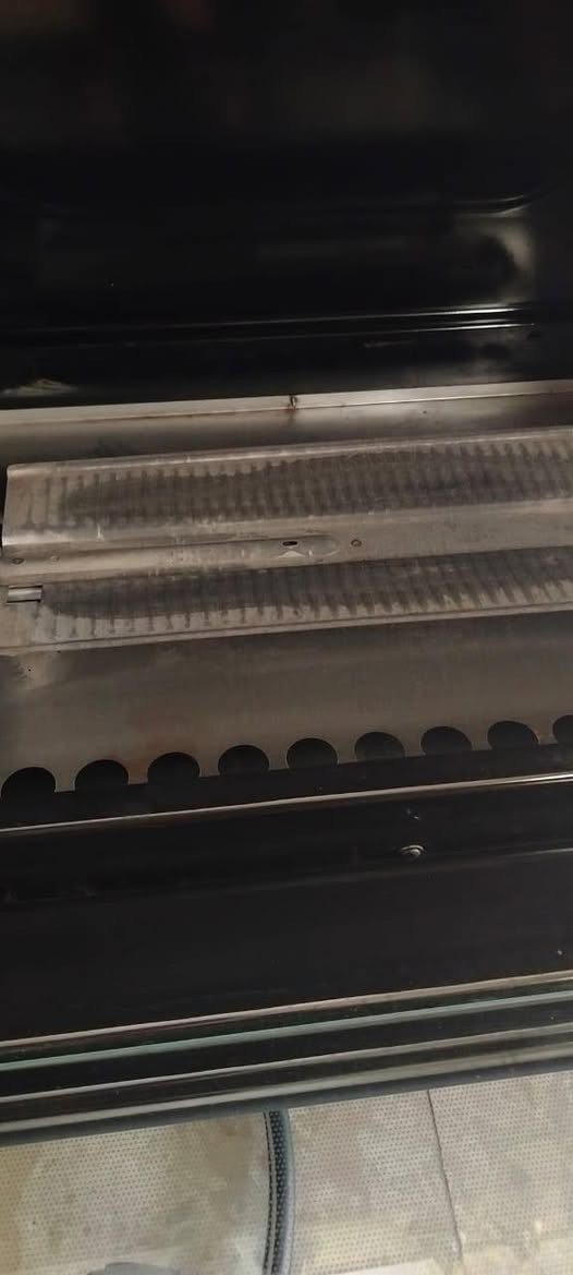 طباخ لجرمانية ايطالي اصلي للبيع نضييف جداً كامل ملحقاته سعر 290 مكاني الشعب  سريدات رقم الهاتف ***********
