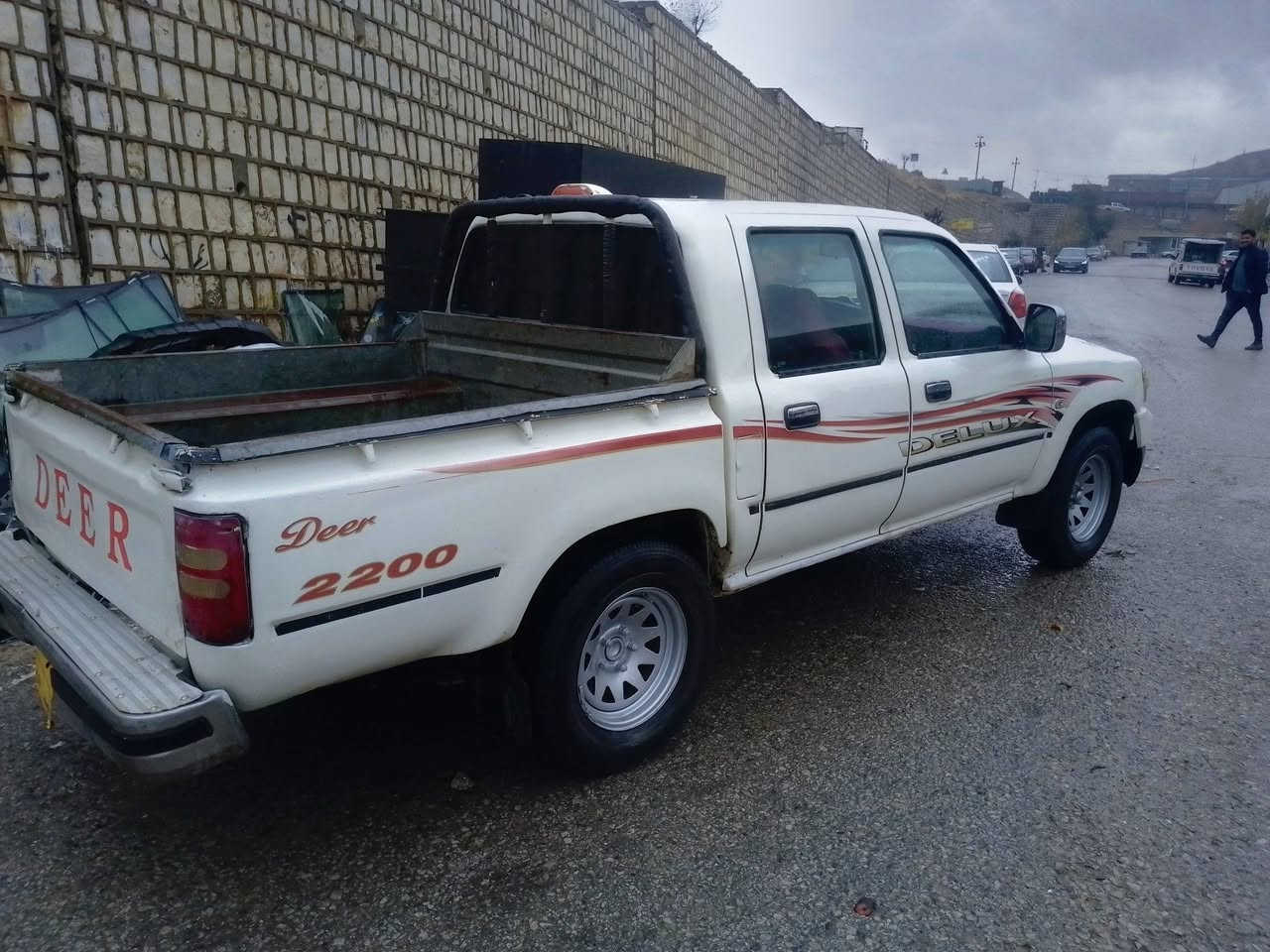 پیکاب دێر 2006
مەنەفێست فسفۆر بەشەرت
گێڕومەکینەو ئەکسل بەشەرتە
توندوو تۆلی بەشەرتە 
یەک چاملەخی سبۆخە بێ داخیلی 
کارەبایەتی هەموی بەشەرتە 
یەک دینارمەسرەفی نیە 
شوێن سۆران 
نرخ $ 37
 کەمێک مەجال
***********

***********
