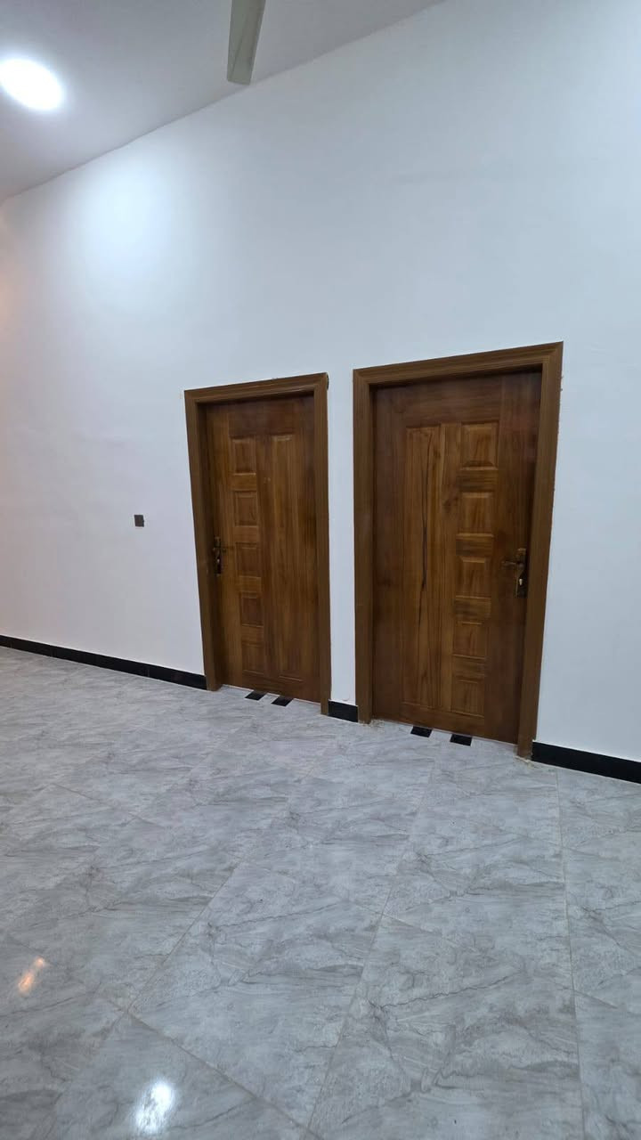 دور سكن للبيع بناء 2025
***********
جنس العقار طابو ملك صرف زراعي بسم عراقي اصولي سند ٢٥

#المساحه  100 متر 

يحتوي البيت على غرف  منام2
و ديوان
و مطبخ 
او مناور
و صاله و وصحيات داخلي وخارجي 

العنوان بصره ابي الخصيب محيله دورة ام زباله 30 متر عن التبليط
موقع راقي 😎 

جميع الخدمات متوفره ماء كهرباء شارع 8 
شغل البيت كله درجة أولى

السعر58و بي مجال للشراي
للاستفسار تصل***********
