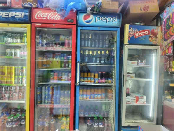 السلام عليكم الإخوة الأعزاء...
توجد عارضات البيع نضيف بحال جيد..
سعر العارض الوحدة 250 الف المكان كريعات القصور..رقم الهاتف ***********
