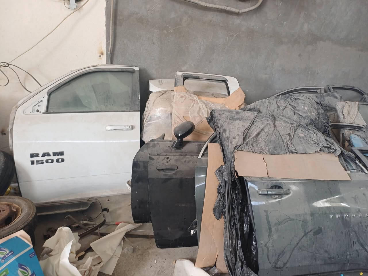 للبيع ابواب وارد امريكي
ترفلس جيب جيب رنكد جيب دورنكو موستنك دوج رام جارجر أوباما  و سي 200 ابيع جمله فقط مكاني البصره حمدان ***********
