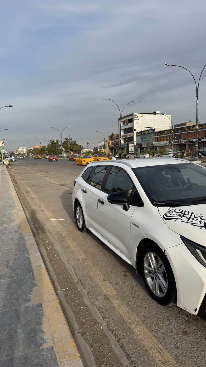 🚗 للبيع — Toyota Corolla هايبرد موديل 2022
🔹 وارد كندي 🇨🇦
🔹 الممشى: 110 ألف كم
🔹 اللون: أبيض 
🔹 مبدل بونيد بدون دواخل + تعديل بالباب الخلفي حك شبر 
🔹 بطاقه بانزين موجوده 
🔹 فول مواصفات بس فتحه ما بيها 
💰 السعر: (130) قابل للتفاوض 
📍 المكان: (كركوك شارع القدس )
📞 للتواصل: (***********_***********) كركوك, العراق
