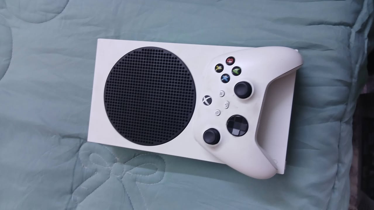 جهاز لبيع اكس بوكس سيريس اس
جهاز نظيف جداً لا داخل صيانه ولا مفتوح 
الي يريد الجهاز يراسل او يتصل على الرقم ***********واتساب
