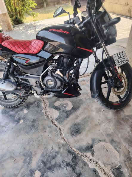 دراجه بولسر مرقمه وسنويه رقم بغداد الدراجه كلش نضيفه موديل 2021 للبيع او مراوس
للاستفسار
***********.  واتساب 
العنوان /ابو غريب /الشيحه
