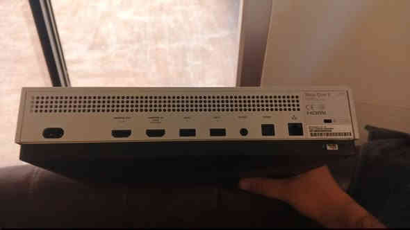 اكس بوكس ون اس للبيع وياه كيم باس شهرين قبل 10ايام فعلتة وبيه كل اوف ديوتي مودرن وارفر 3 او اساسن كريد مشتريهن مو كيم باس  وبيه يدات 2 جدد نص تيرا سعر 150 الف قفل مكاني بغداد ***********
