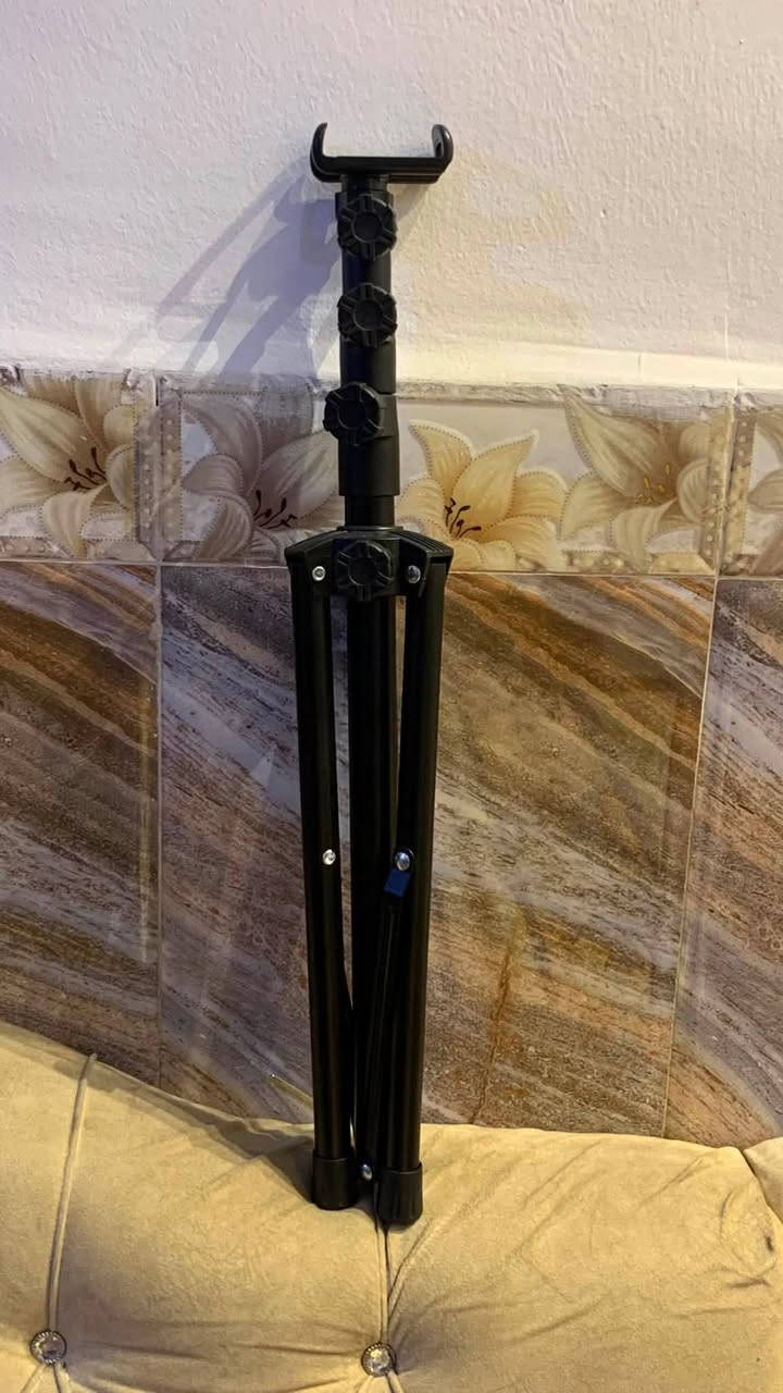 سلام عليكم استاند تصوير         

        TripodStand
نضيف وريموت تصوير يجي وي الاستاند 
مرتب يعني بشكل 
السعر 25
واتساب ***********
