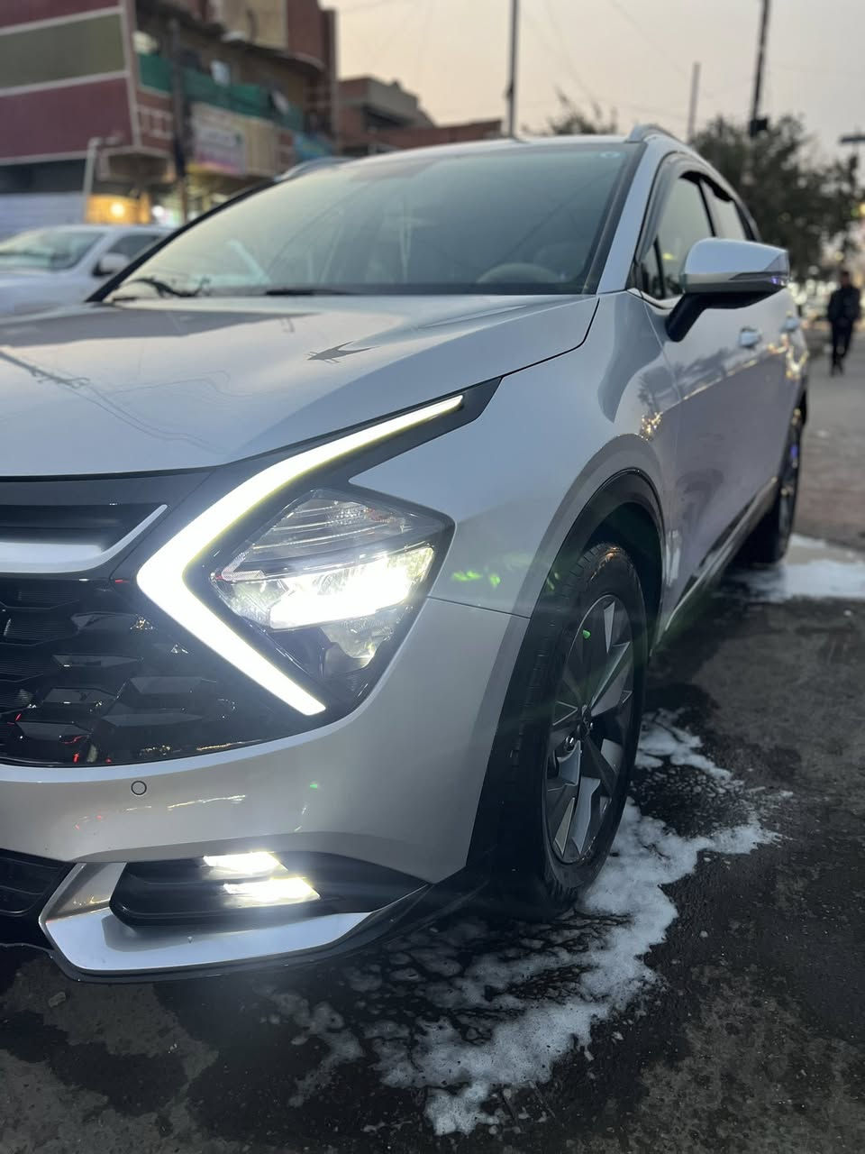 سبورتج 24 خليجي 
فول مواصفات عده البانوراما
ماشية 9 الاف زيرو جديده كولش 
مكفوله كفالة عامة 
مدوشمه ارضيه وكشنات وابواب وصندوق جاهزه مال جناي 
بصمة ترحيب مري شفط تشغيل عن بعد كشنات كهرباء وهيتر كشن هيتر استيرن مودات سياقة واهواي بيهه مواصفات بعد سعرهه 22600$ 
مكانهه بغداد م الصدر 
***********
