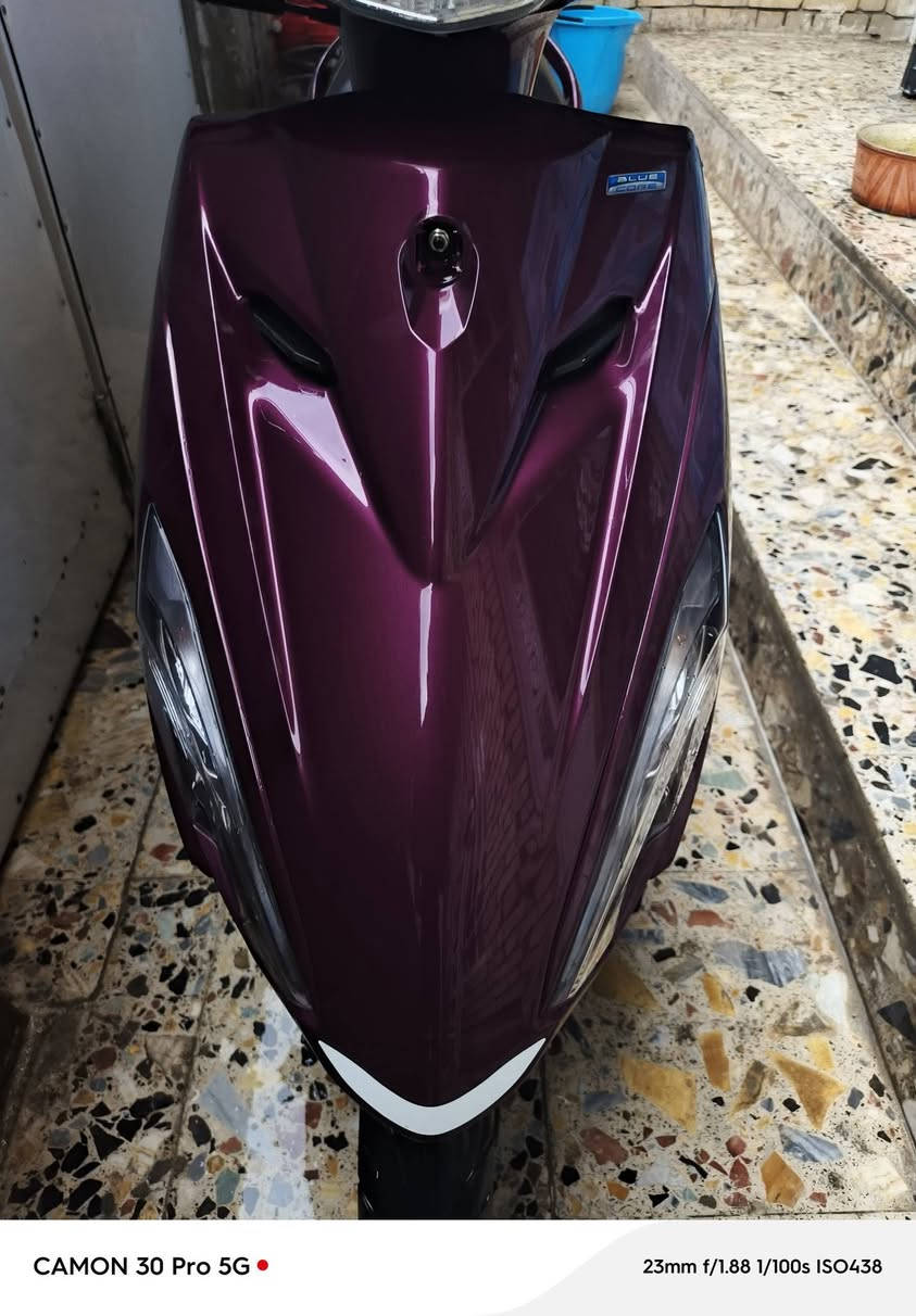 السلام عليكم شبابنا الطيبة 🌹❤
دراجة ياماها اكزز حديث ياباني قبق نفخ لون كرزي الدراجة جديدة بمعنى الكلمة 
حجم المكينه ١٢٥ 
سرعة ١٤٠ ✈️
شلعة ومعدل 💢
نظام ايكو اقتصادي يعني تنسى البنازين
حساس استان جانبي 
الدراجة صارلها شهر و٢٠ يوم من نازلة من الرمبة من معرض معروف ببغداد ووصلها موجود اشتريتها ماشية ٩ الف وهسه ماشية ١١ الف 
شوفة عينكم الدراجة شلون جديدة ونضيفة واديرلها بانزين كلة محسن والمكينة مالتها خرسة الله شاهد ودهن اديرلها كلة موتل وتعرفون بعد جودة الدهن هذا
اخوان الدراجة معتني بيها وتاخذها مني تترحملي  
 الدراجة ماخذهة ب١٣ ورقة وصارلها عندي اقل الشهرين وما طالع بيها هواي شوفة عينكم ماشية الف كيلو وشوي
رايدها ب١١ ورقة مليون و٦٩٠ الف وبيها مجال بسيط تجيني وتجيب وياك اقوى فيتر بالعراق يفحصها 
اليكول غالية وسعرها غالي خلي يروح يشوف غيري بدون ما يكسر بالسلعة
والشراي يخابرني لو يراسلني ويجيني للبيت ياخذها ويشلع عيوني 
وهذا رقمي ***********
موجود خاص وواتساب 
مكاني بغداد مدينة الصدر 🏠
واسف على الاطالة ❤
