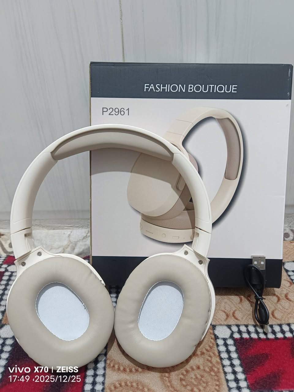 السلام عليكم شباب سماعات اصليه السعر 10,000 عنوان المعالي اللي يحب يراسلني خاص او رقمطواتساب ***********
