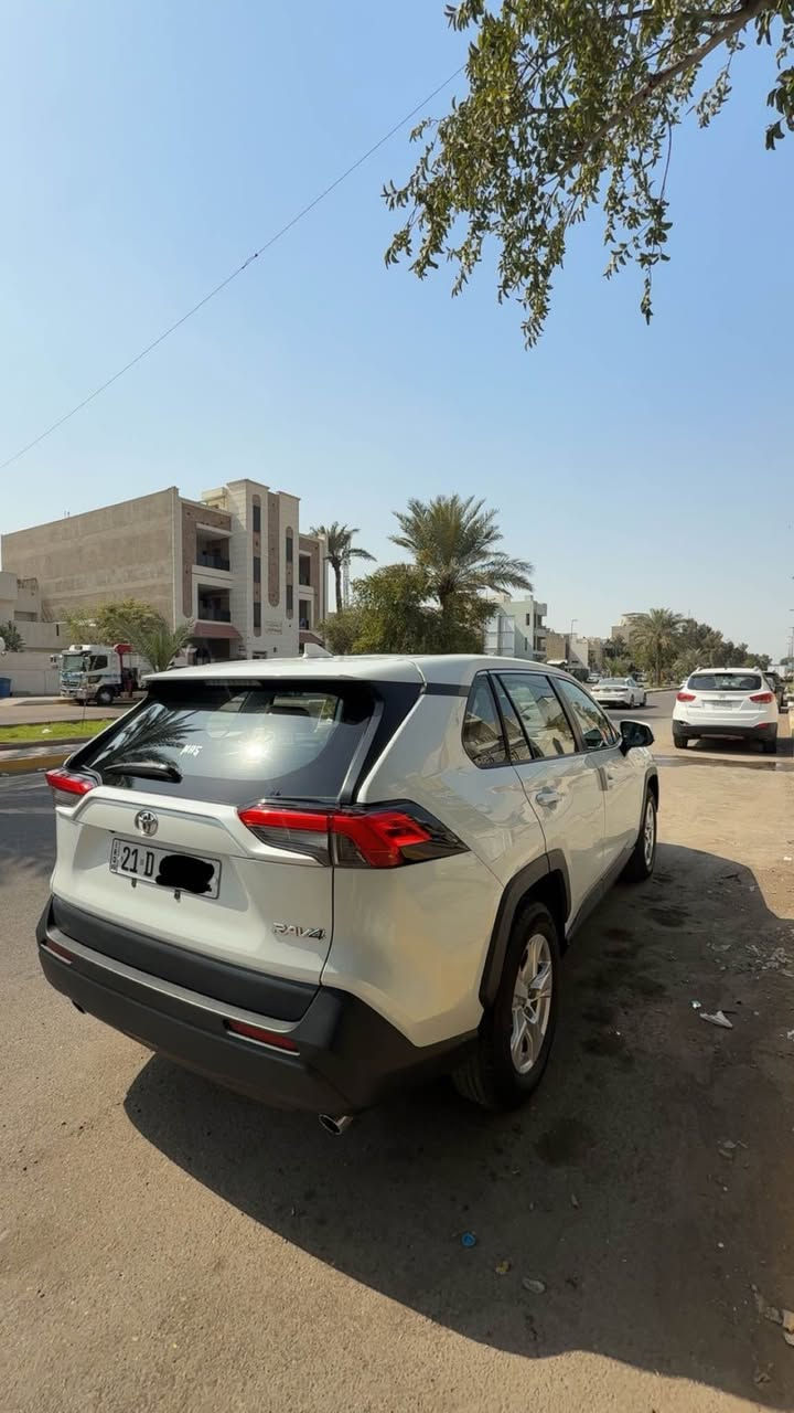 راف فور 2023 خليجي بانزين سعر بلاش…🔥
رقم سليمانية تحويل مباشر 
تجميع صيني
داخل احمر 
كامرة خلفية
شاشة كبيرة 
سايد بريد دكمة 
تحكم سترين جهتين 
تثبيت مسار 
بعد بيها هواي موصفات 

السعر 217 ورقة فقط ……🔥
للاستفسار *********** بغداد, العراق
